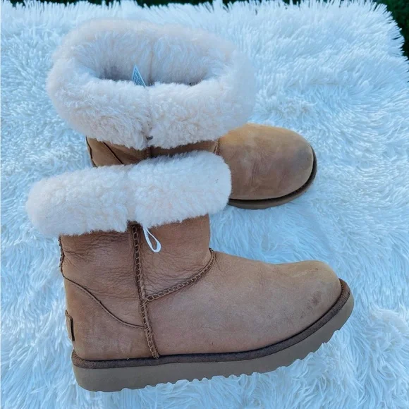Ugg winter boots size Girls Model 1019646R
